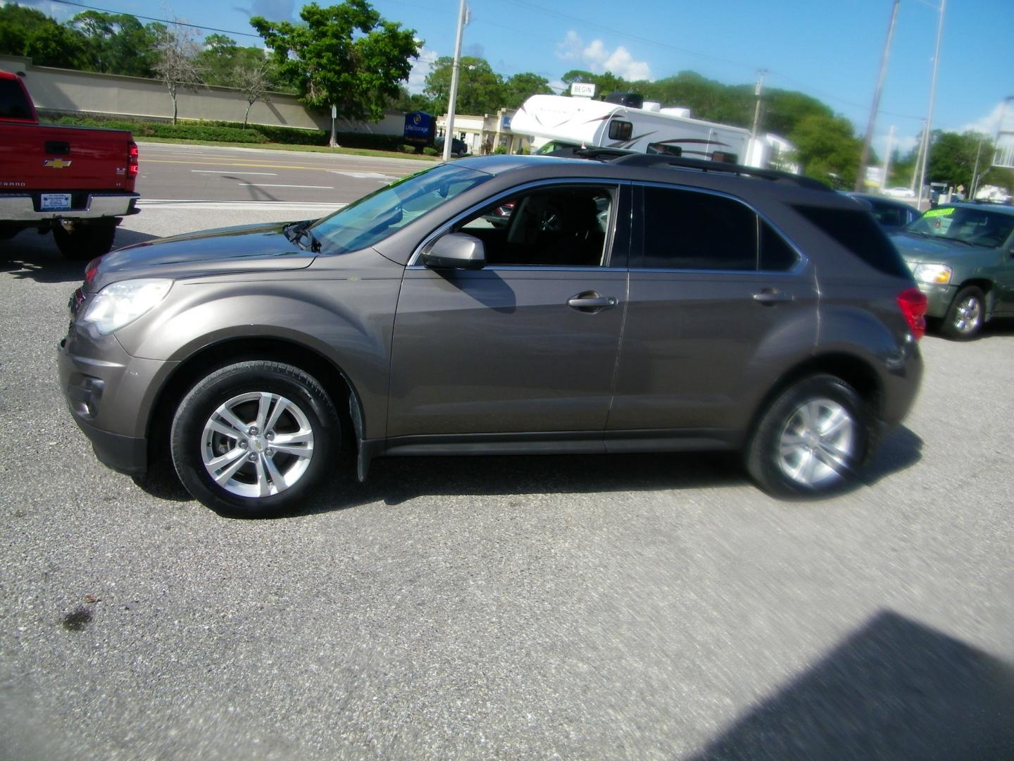 2012 Gray /Gray Chevrolet Equinox 1LT 2WD (2GNALDEK3C6) with an 2.4L L4 DOHC 16V engine, 6-Speed Automatic transmission, located at 4000 Bee Ridge Road, Sarasota, FL, 34233, (941) 926-0300, 27.298664, -82.489151 - Photo#2